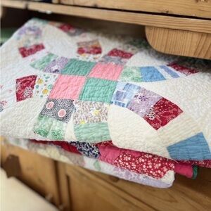 Stunning handmade vintage double wedding ring quilt